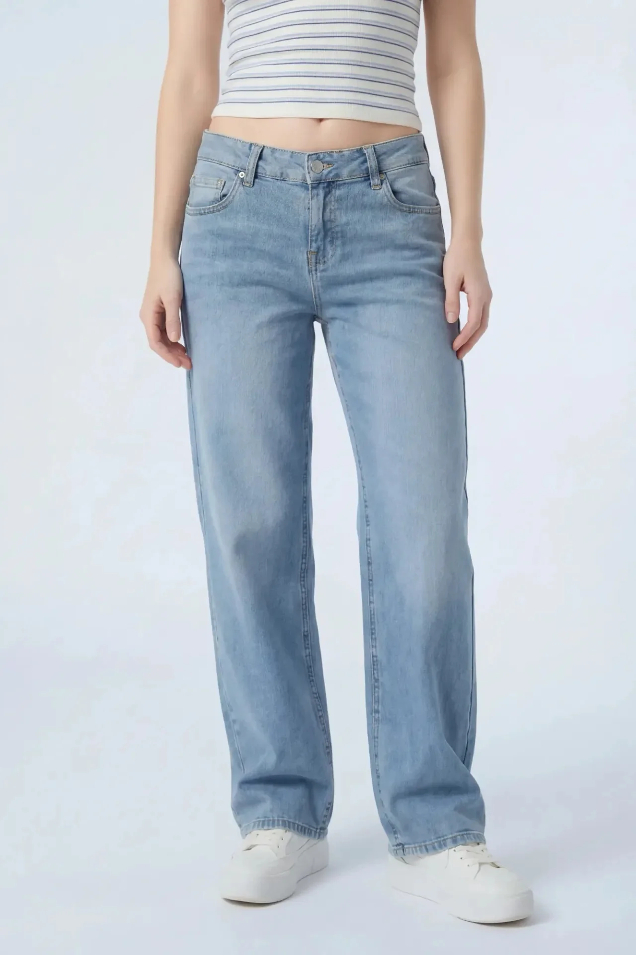 3166-low-rise-baggy-light-jean-3.webp Low Rise Baggy Light Jean