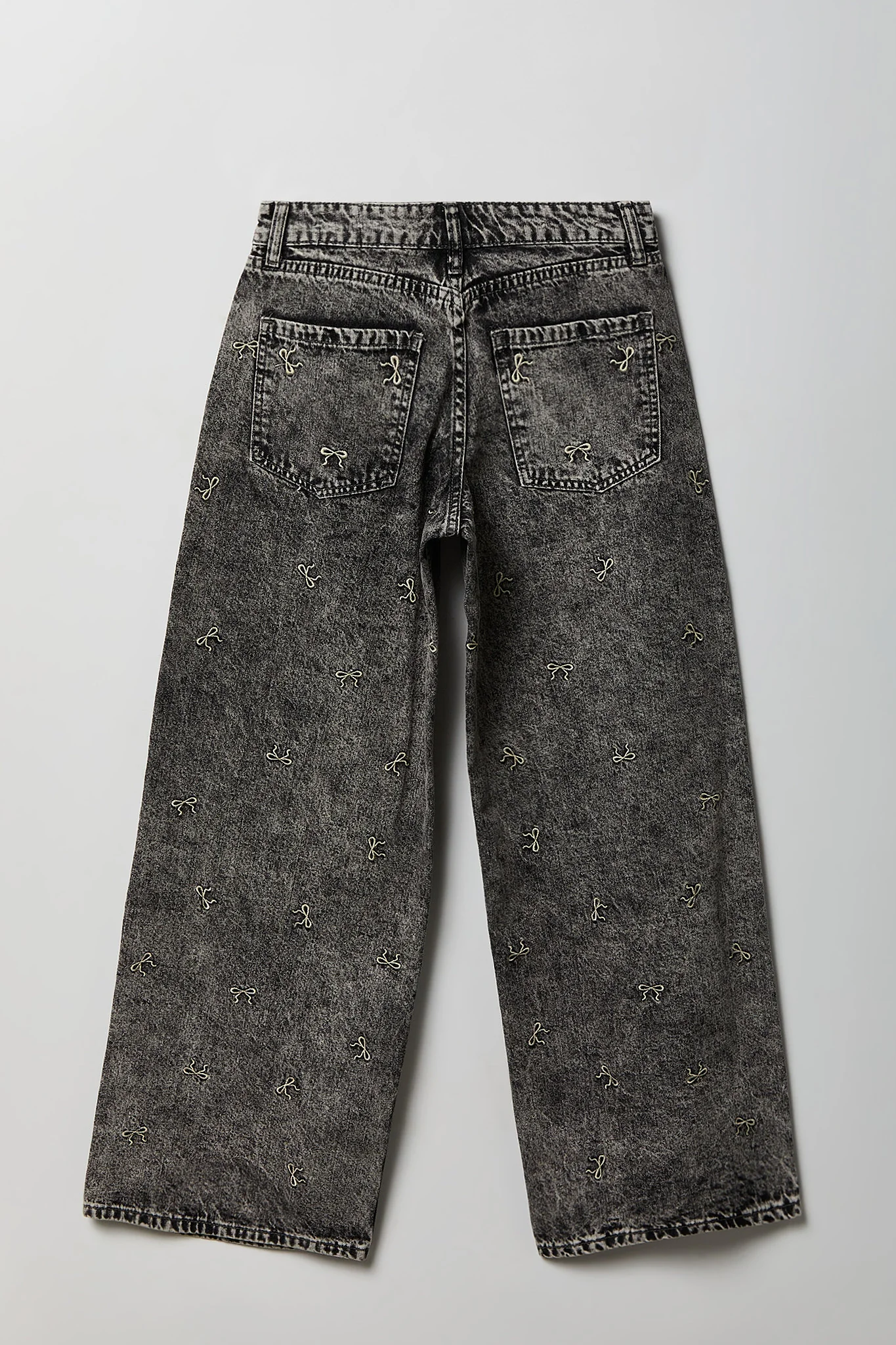 Low Rise Bow Embroidered Baggy Denim Jean
