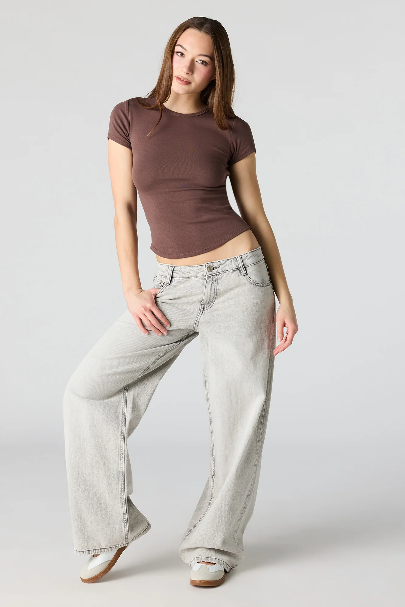 4112-curved-hem-t-shirt-12.webp Curved Hem T-Shirt