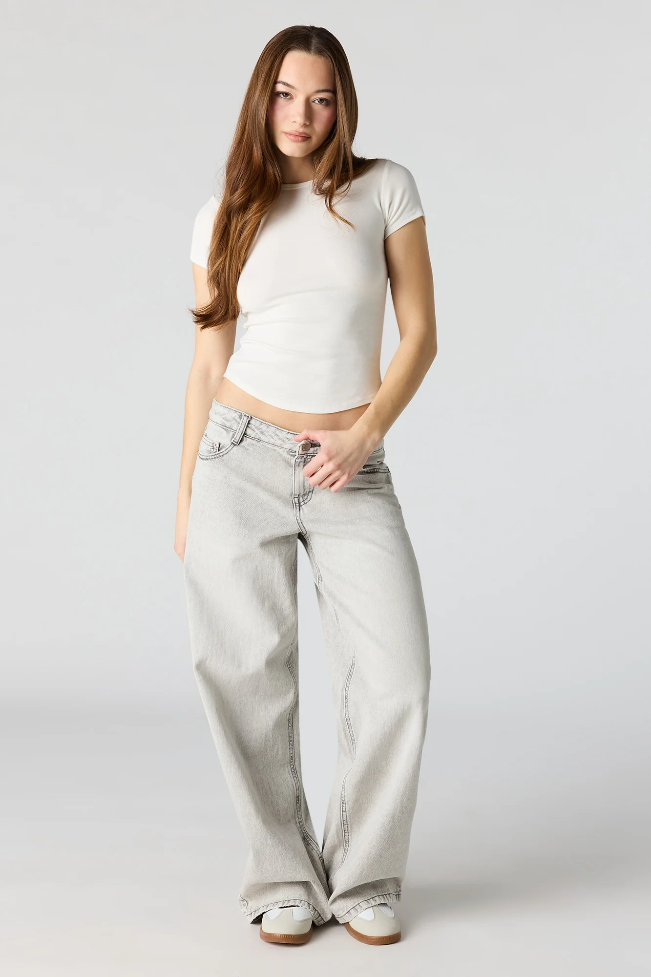 4112-curved-hem-t-shirt-15.webp Curved Hem T-Shirt