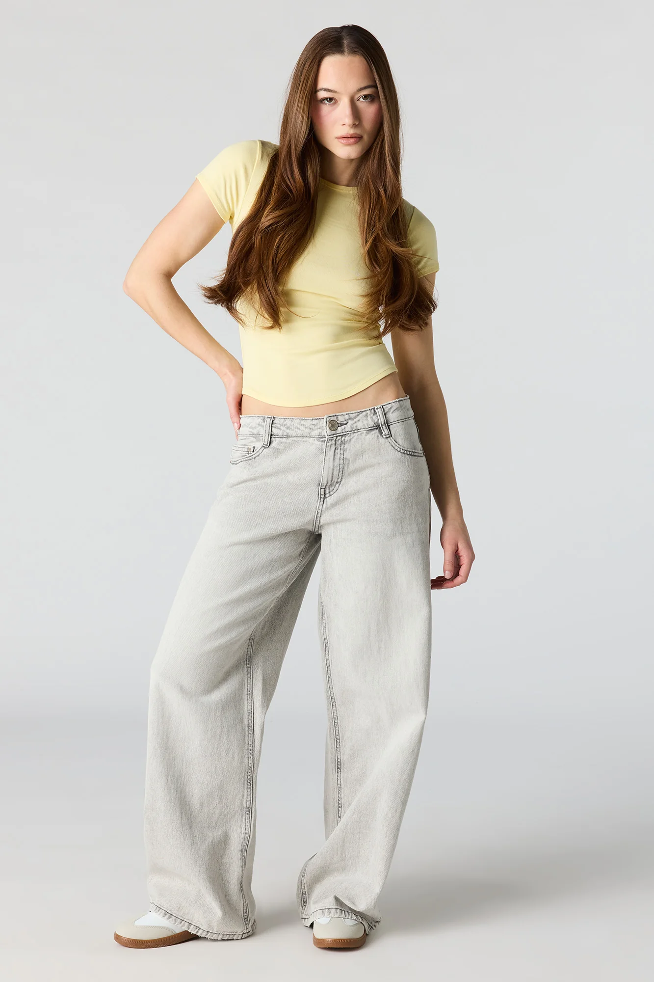 4112-curved-hem-t-shirt-18.webp Curved Hem T-Shirt