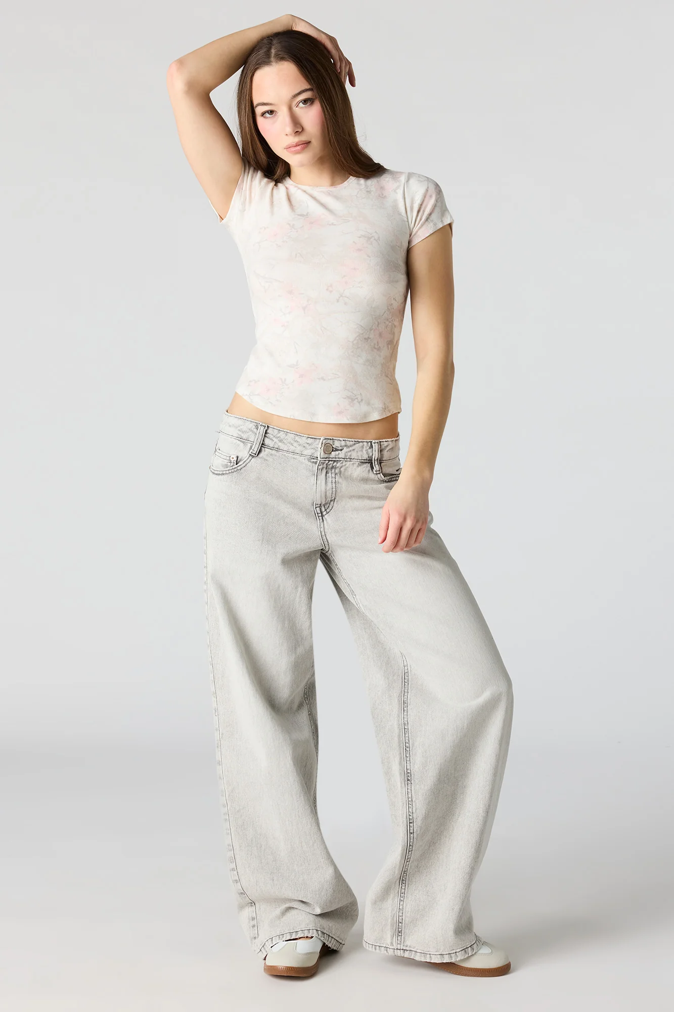 4112-curved-hem-t-shirt-21.webp Curved Hem T-Shirt