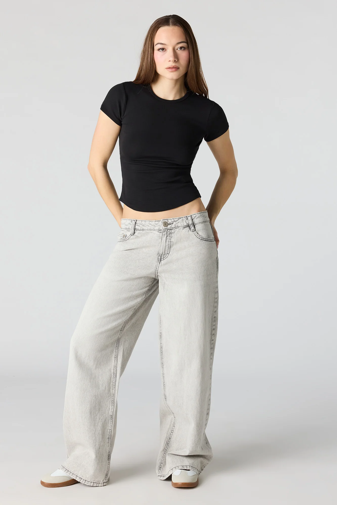 4112-curved-hem-t-shirt-6.webp Curved Hem T-Shirt