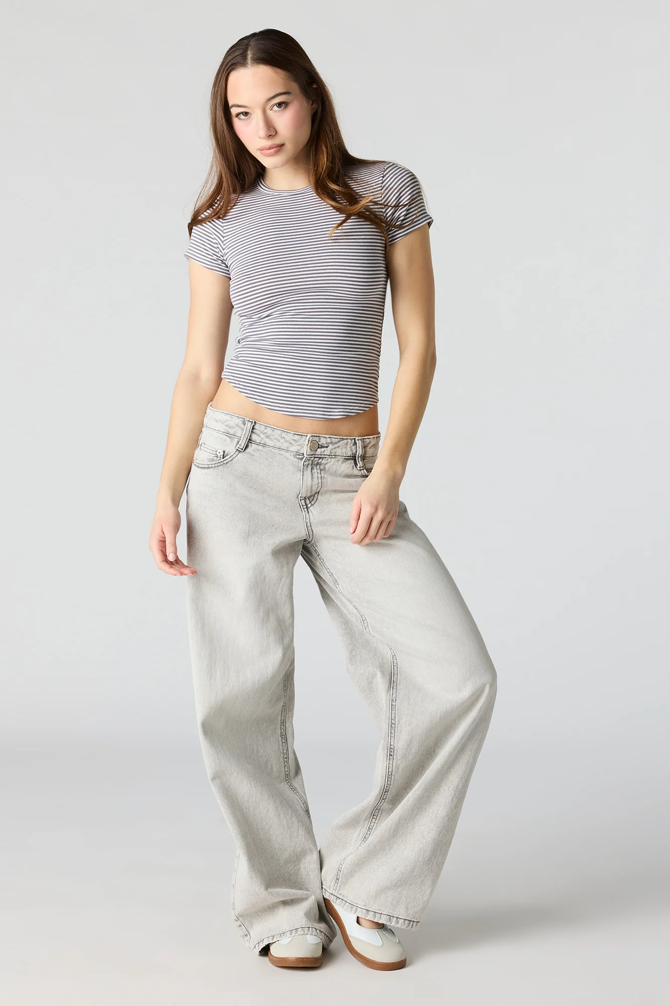 4112-curved-hem-t-shirt-9.webp Curved Hem T-Shirt