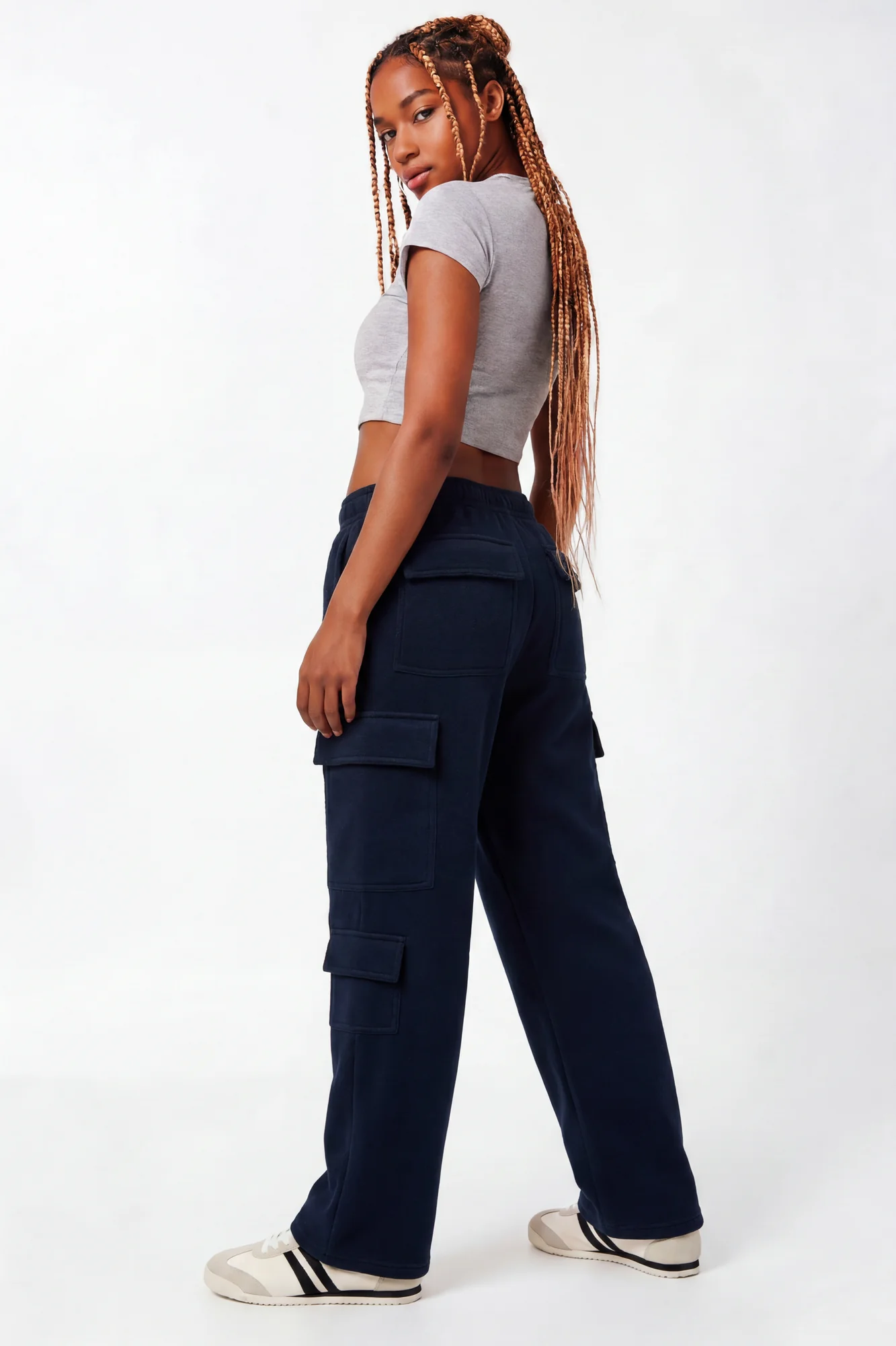 6528-fleece-low-rise-wide-leg-cargo-sweatpant-22.webp Fleece Low Rise Wide Leg Cargo Sweatpant