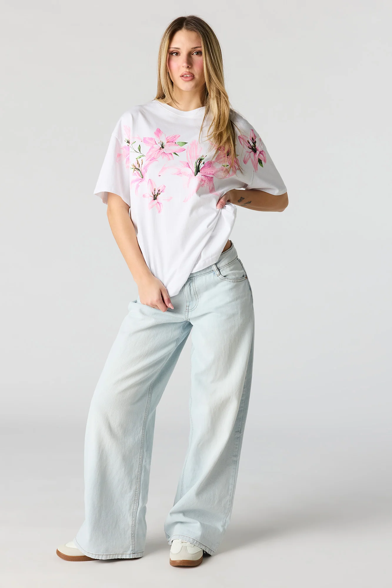 8256-graphic-boyfriend-t-shirt-6.webp Graphic Boyfriend T-Shirt