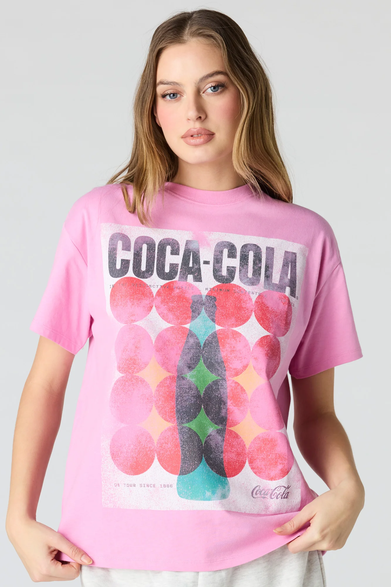 8435-coca-cola-graphic-boyfriend-t-shirt-1.webp Coca-Cola Graphic Boyfriend T-Shirt