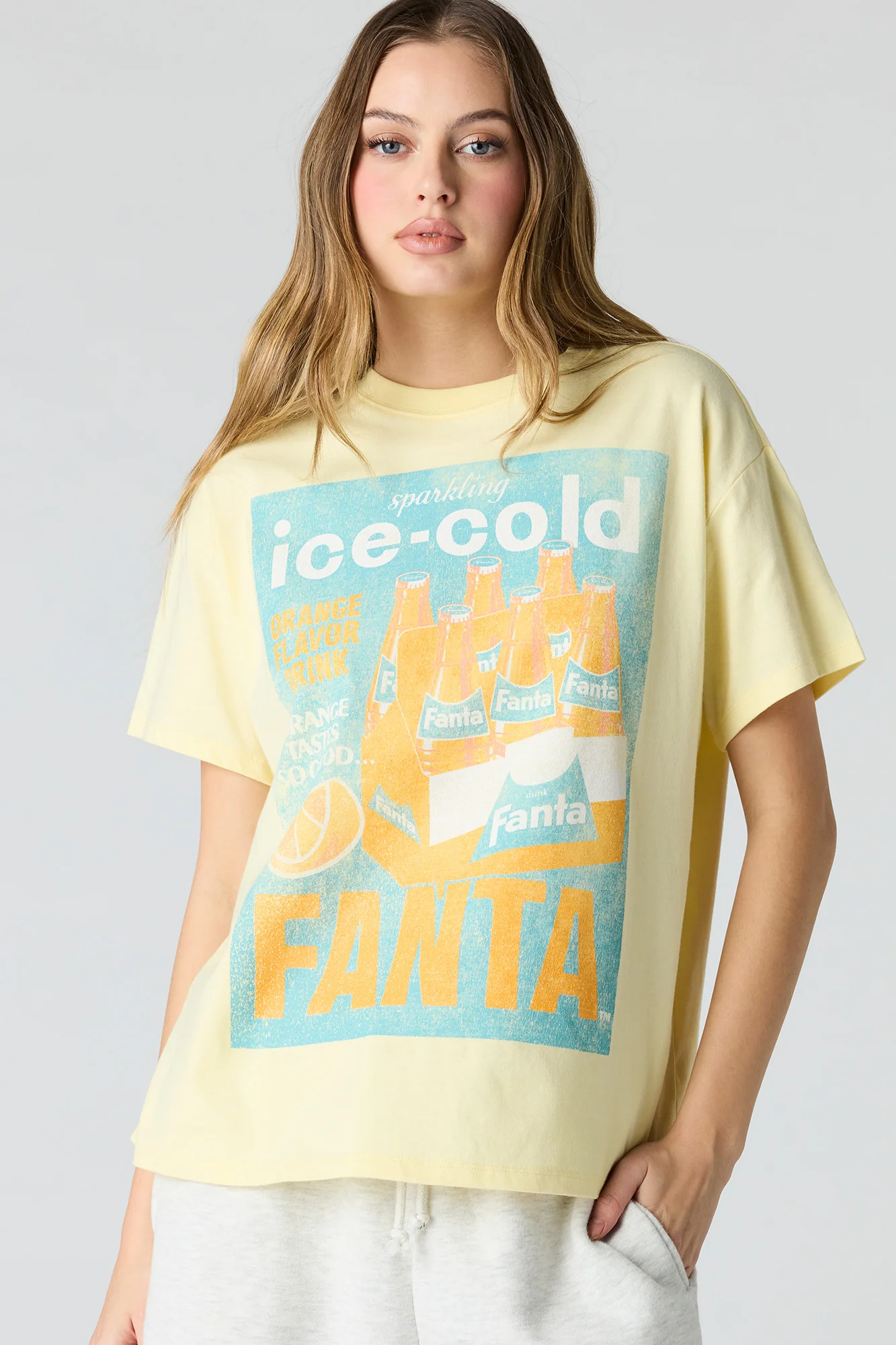 8435-coca-cola-graphic-boyfriend-t-shirt-4.webp Coca-Cola Graphic Boyfriend T-Shirt