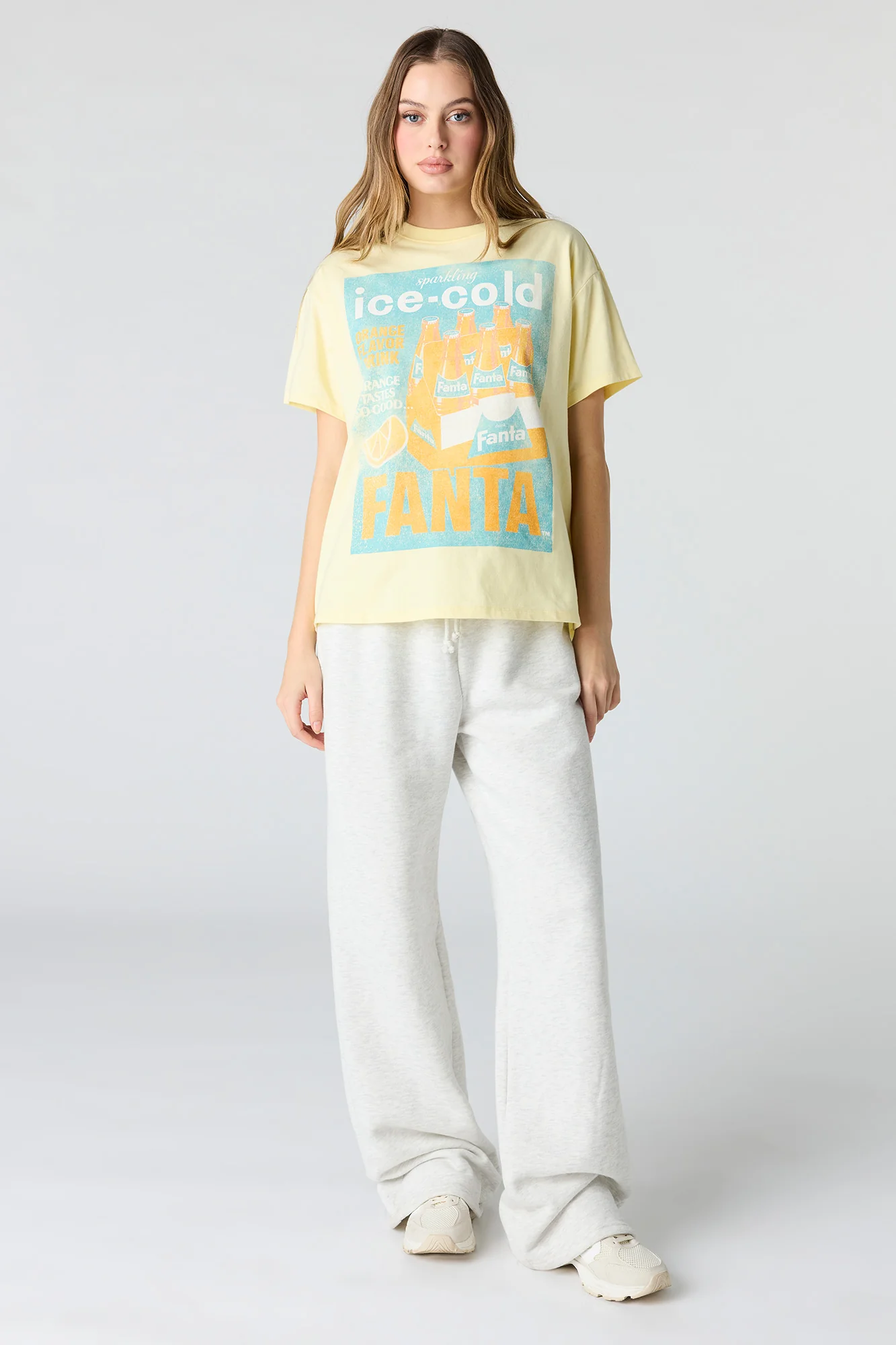 8435-coca-cola-graphic-boyfriend-t-shirt-6.webp Coca-Cola Graphic Boyfriend T-Shirt