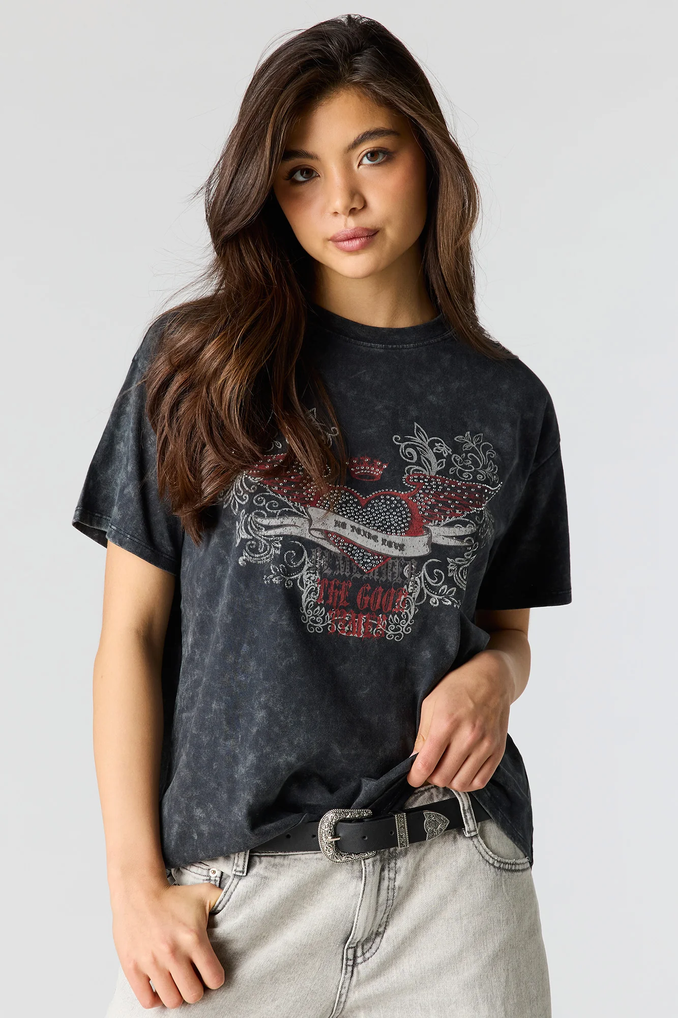 8451-rhinestone-graphic-washed-boyfriend-t-shirt-10.webp Rhinestone Graphic Washed Boyfriend T-Shirt