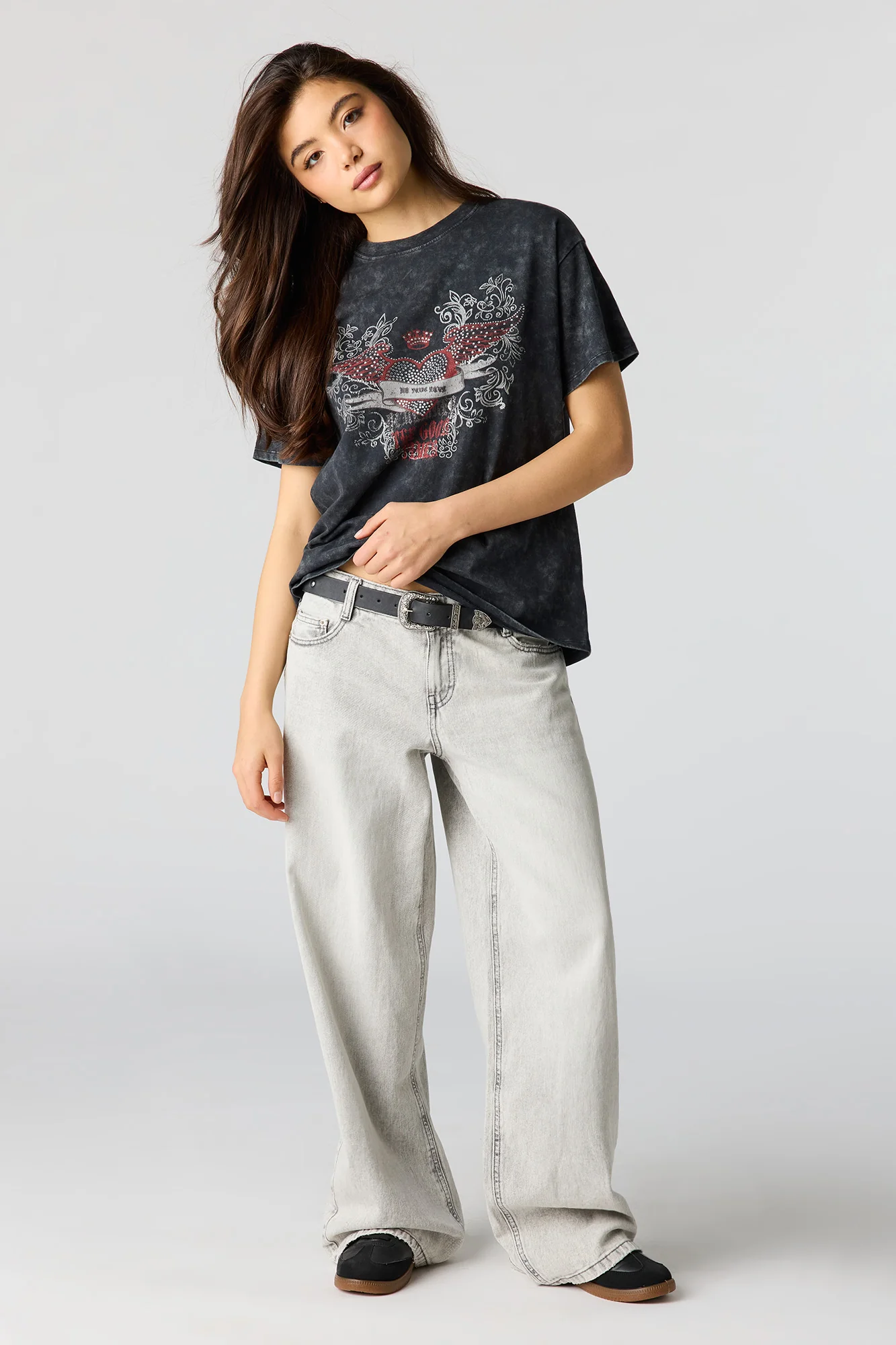 8451-rhinestone-graphic-washed-boyfriend-t-shirt-12.webp Rhinestone Graphic Washed Boyfriend T-Shirt
